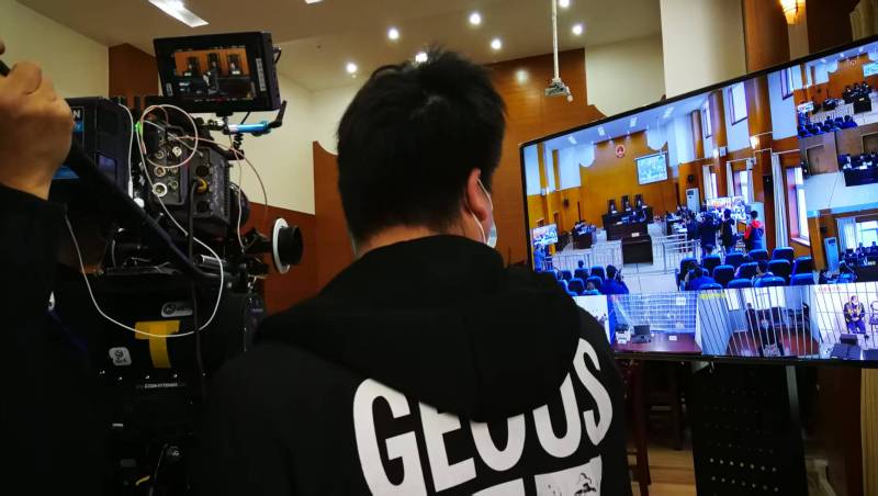 AI生成VS人工创意——察哈尔右翼前旗广告片拍摄公司的技术浪漫主义实践